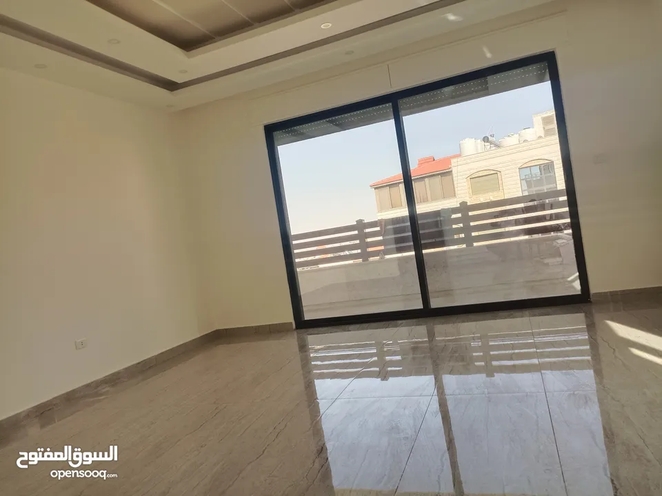 شقة فاخرة مع روف الجبيهة ضاحية الرشيد قرب دوار الجاذبية 180م مع روف غير مبني اطلالة رائعة جدا
