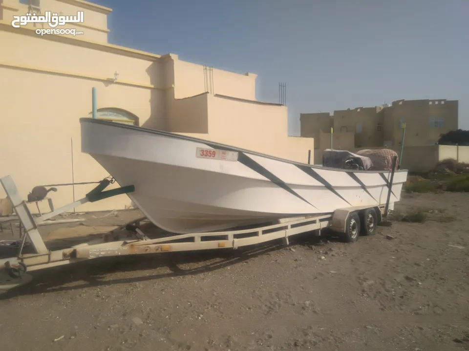قارب 28مصنع الفيروز مع ملكيه مجدده  بدون مكاين وبدون عربة
