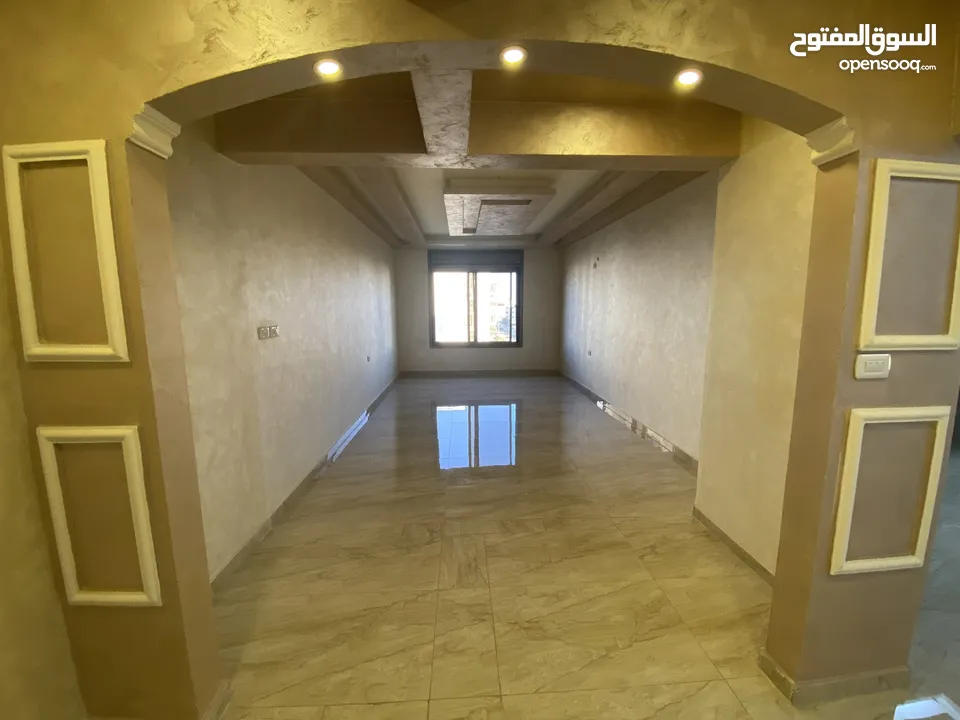 شقة مميزة 160 متر بجانب جامعة البتراء للبيع