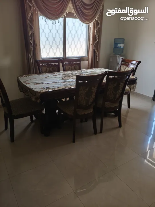 طقم كنب مع طاوله سفره للبيع
