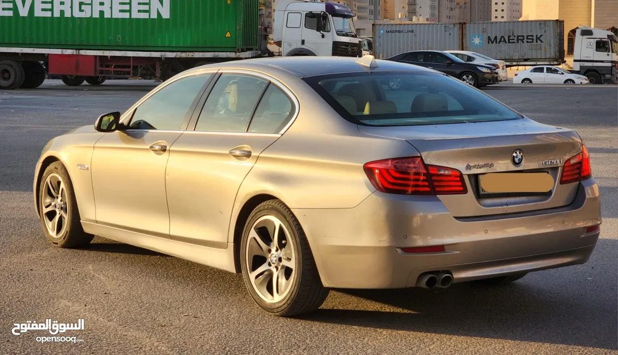 BMW 528   - صيانات التوكيل ماشيه 65 الف كيلو