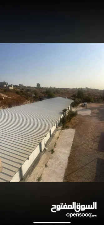 اراض 9 دونم مع مشروع مزرعه جاج مرخصه و موقع استراتيجي قريب ع معبر تجاري و مدخل اهل الداخل محتل