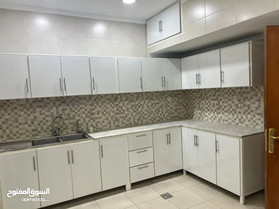 For rent, a villa in Salwa with a garden for families