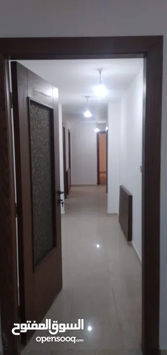 شقة طابقية للبيع او للإيجار في شارع مكة - ref : 14562