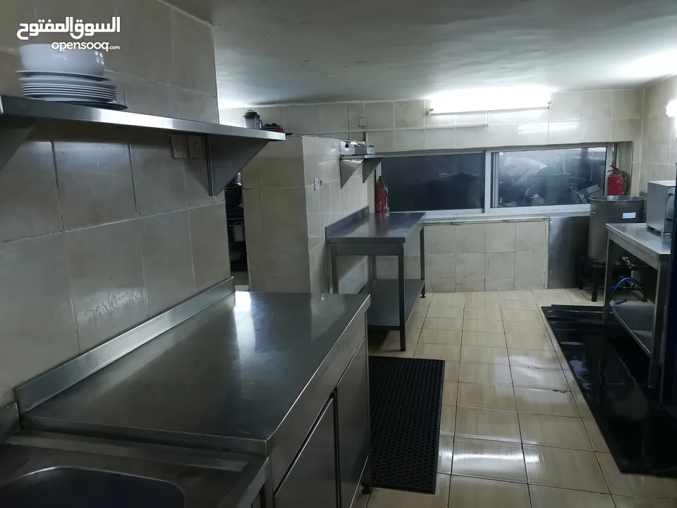 مطعم للبيع او الضمان في عمان المدينة الرياضية شارع المعارض من المالك مباشرة