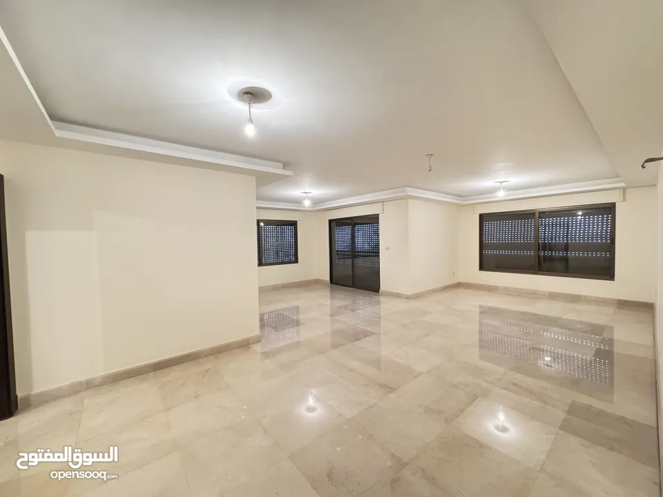 شقة غير مفروشة للايجار في الدوار الرابع ( Property 37912 ) سنوي فقط