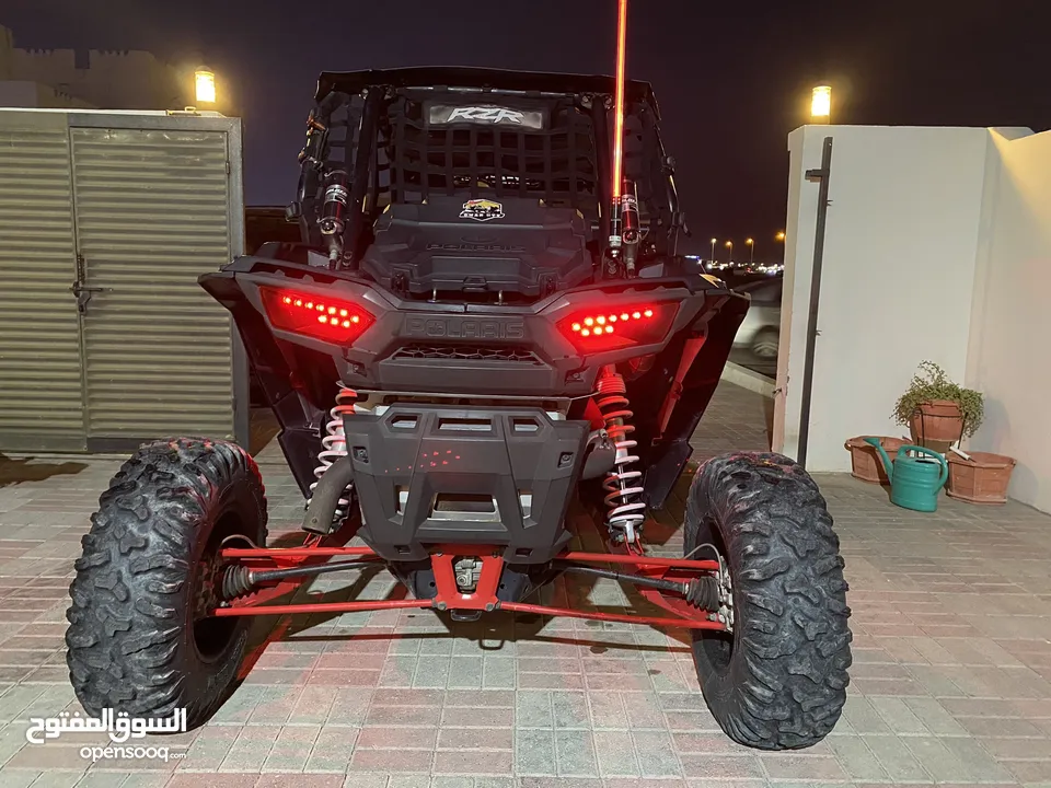 بولاريس RZR XP1000 مع القالوصة (للبيع فقط)