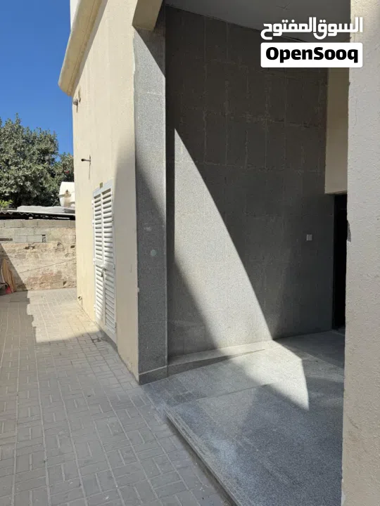 مواطن وخليجي فقط للبيع  بنايه ارضي واثنين 3 سنوات  في المصلي الشارقه 2500 قدم جديده