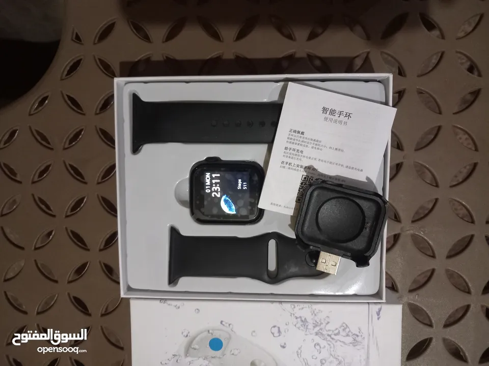 وارد الخارج ساعة يد ذكية شبية ساعة أبل أو ساعة آيفون  ماركة Hello smart watch بها مميزات كثيرة  اجرا