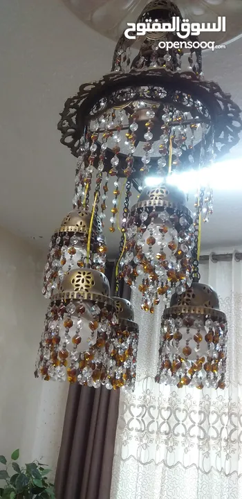 ثريا كرستال الوان مميزه اضاء جيده تحتوي ع سبع لمبات
