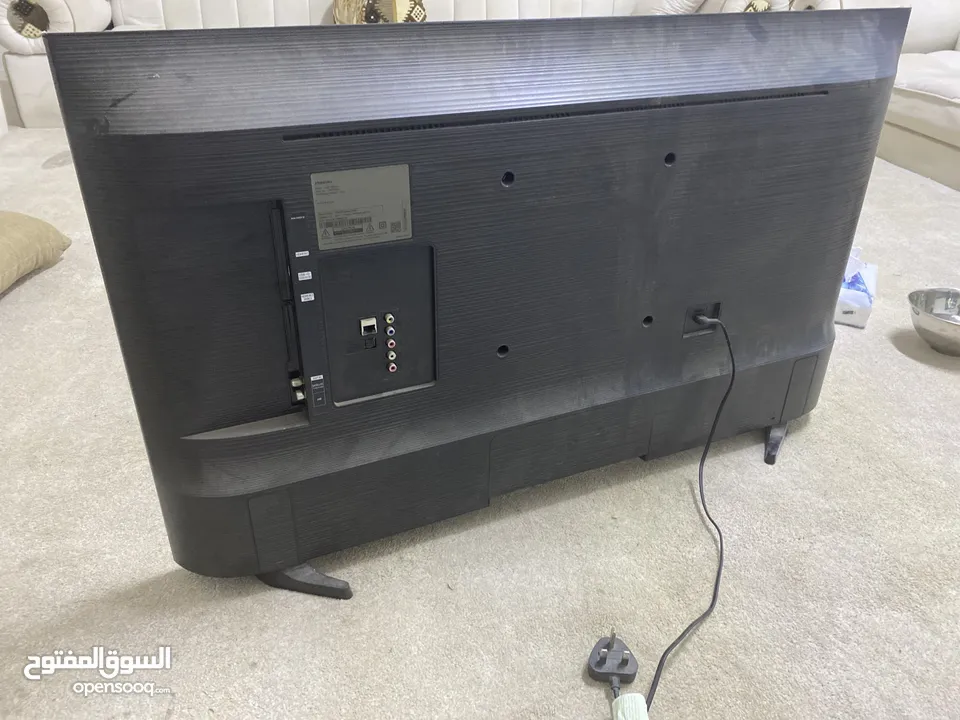 شاشه سامسونق للبيع شاشه كسوره فقط، اما باقي قطعها سليمه