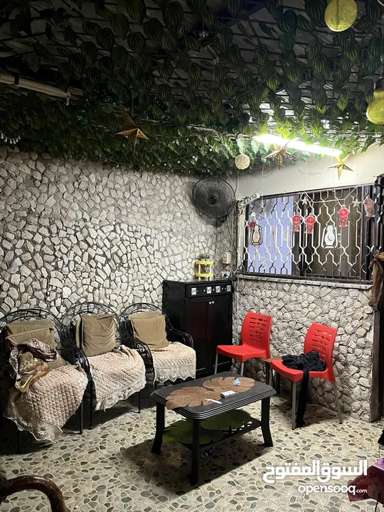 عمارة للبيع مكونة من ثلاث طوابق و روف