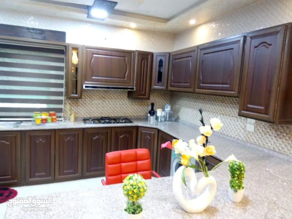 مطابخ الامنيوم بأرقى التصاميم والفنون أبواب الامنيوم مناخل تركيب صيانه اباجورات كهربا وعادي  شبابيك