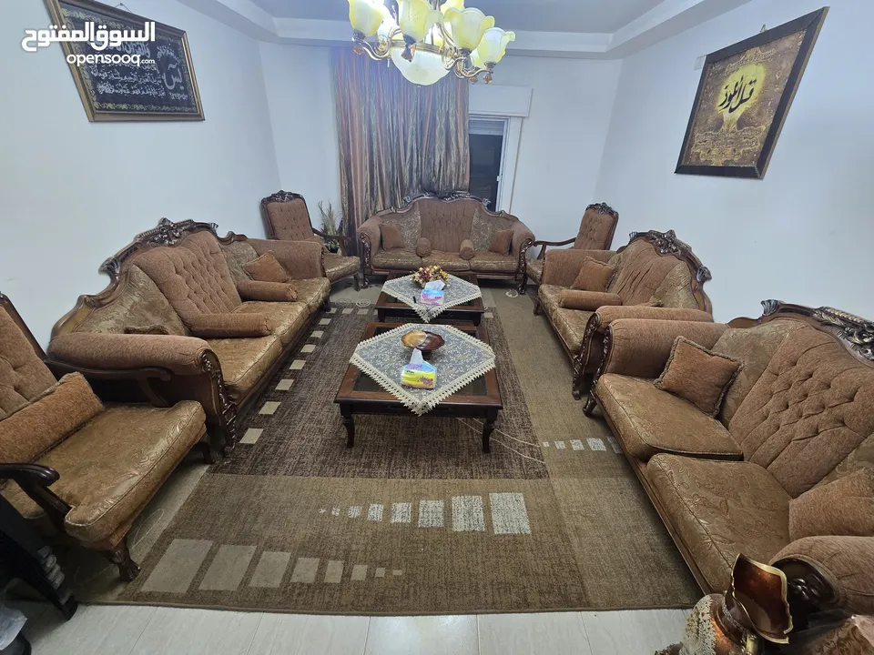 طقم كنب زان 14 مقعد بحالة ممتازة