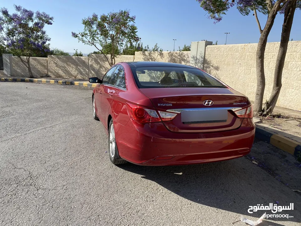 ‎هونداي سوناتا بنزين موديل2012 ماشيه 117000 كلم لون احمر للبيع