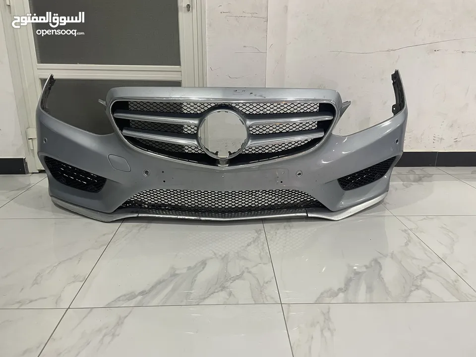 دعامية مرسيدس E300 وأربع رنجات مع التواير