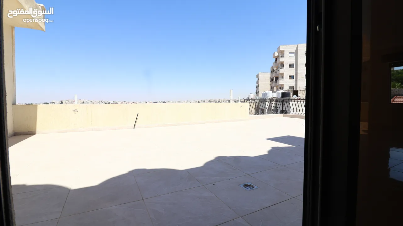 شقة ط. اخير مع روف في صويلح حي الإرسال 235م اطلالة دائمة نظام دوبلكس معها ترس 100م  في حي الإرسال