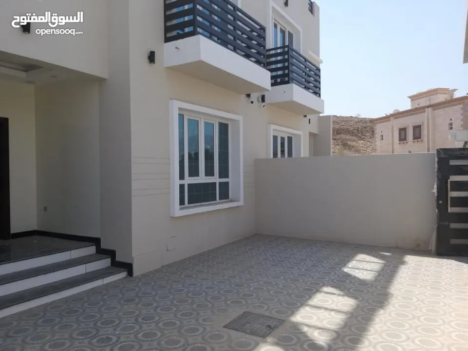 Nice villa from twin 5 bhk  for rent in ghubra south