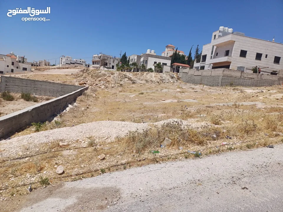 قطعة ارض للبيع حوض عيون الذيب تقع بين فلل و مستوية من المالك قربيه من مسجد الصرفند