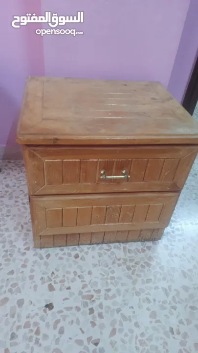 تخت مفرد عدد 2 مع كومدينة لبيع