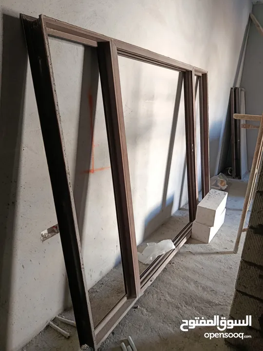 **للبيع نوافذ وأبواب  (دبل قلاص)**