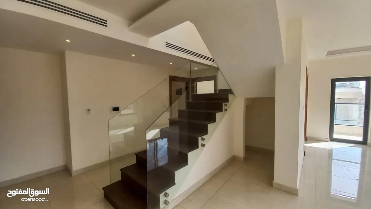 دوبلكس مميز مع ورف للبيع في ام اذينة  ( Property 40850 )-174973119