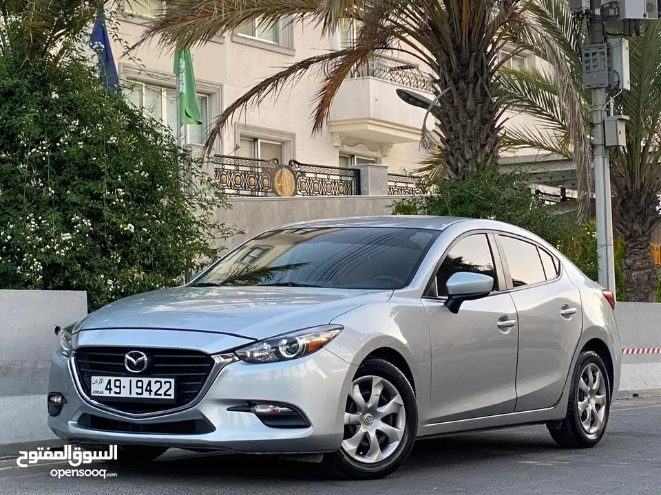 مازدا زوم 3 -  2019  بسعر 11600 دينار  كاش لون سلفر    لم تعمل سياحي او تطبيقات نهائي