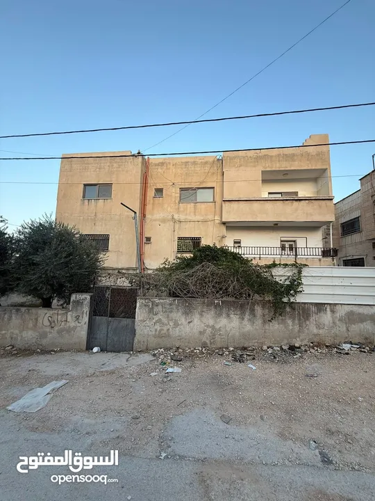 بيع 3 طوابق وارض فارغة