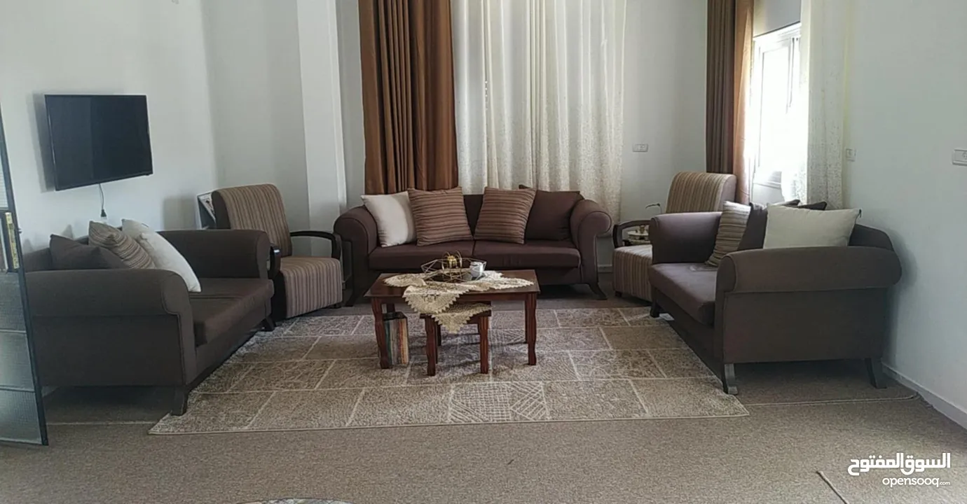 طقم كنب 9 مقاعد فخم بحالة ممتازة