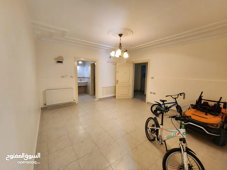 شقة فارغة للإيجار في الشميساني - ref: 14635