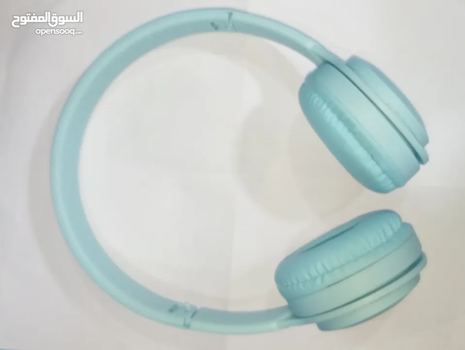 بلايستيشن 4 سلم بحالة ممتازة مع خمس هدايا للبيع.