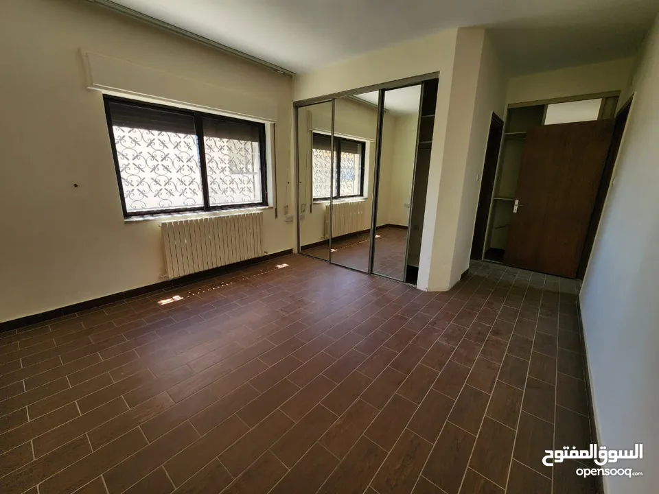 شقة فارغة للإيجار في عبدون - ref : 14626