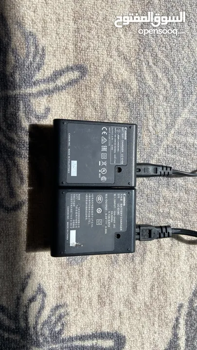 كامرتين 1200d و 4000d كل وحده بتنباع لحال    و اغراضهم الاصليه بحال الوكاله و في 3 عدسات للبيع بلوصف