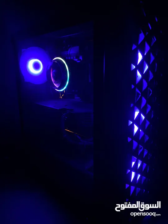 Pc العاب للبيع بسعر عرطه مع شاشه