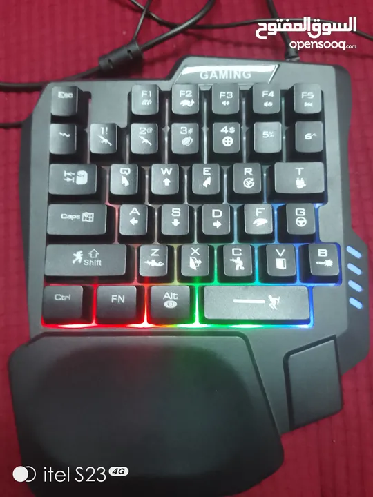 للبيع بأفضل الأسعار مجموعه كامله تشمل  كيبورد جيمنج RGB قطعه mix pro