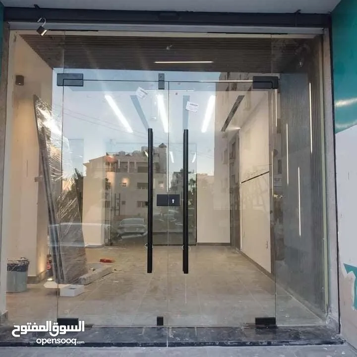 ‎جميع قياسات زجاج سكريت مستعمل بحالة الجديد  ‎ويوجد زجاج سكريت جديد وتفصيل  ‎ويوجد ستانلس ستيل