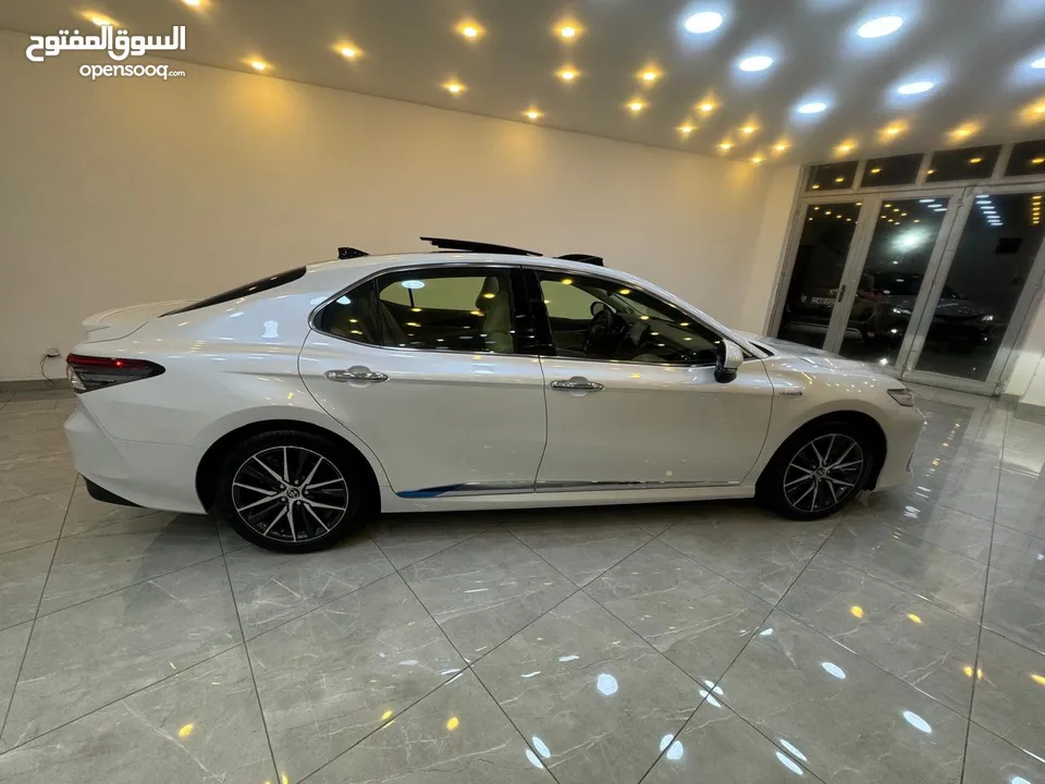 Toyota Camry hybrid (Lumiere ) 2021 وارد الفطيم صيانه الوكالة بالكامل ودهان الوكالة