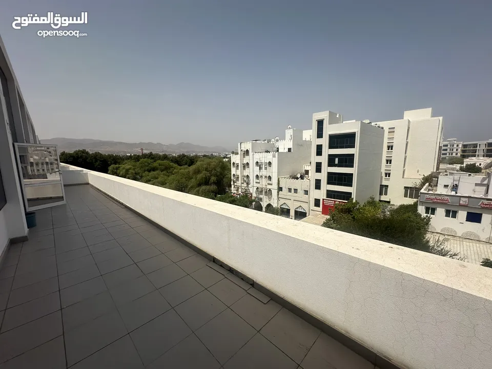 Offices for rent in Qurum