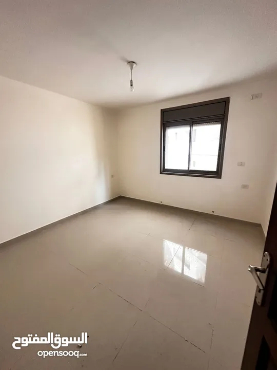 شقه للبيع في الطيره بالقرب من مدرسه زياد ابو عين بسعر مغري