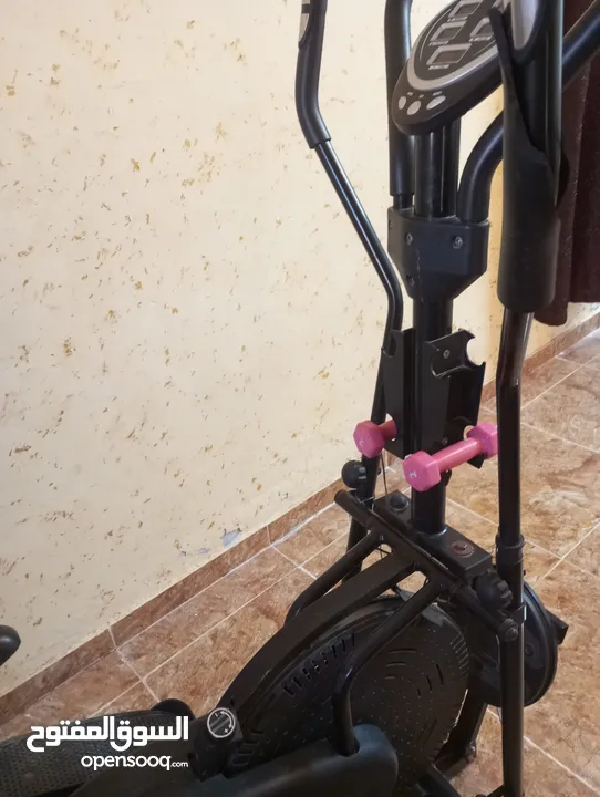 جهاز كروس و بسكليت رياضي بنفس الوقت امريكي شركة World Fitness النوع المستخدم الاندية الرياضية