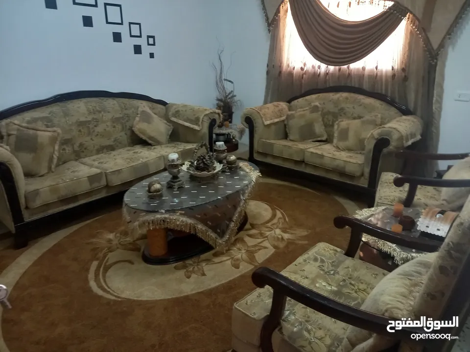 طقم كنب بحالة ممتازه