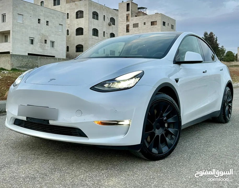 Tesla Model Y Long Range Dual motor  موديل 2021 لون لؤلؤي وداخليه اسود فحص اوتوسكور %81 B+