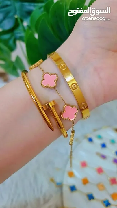 سوار ذهبي فاخر بتصميم أنيق ومميز