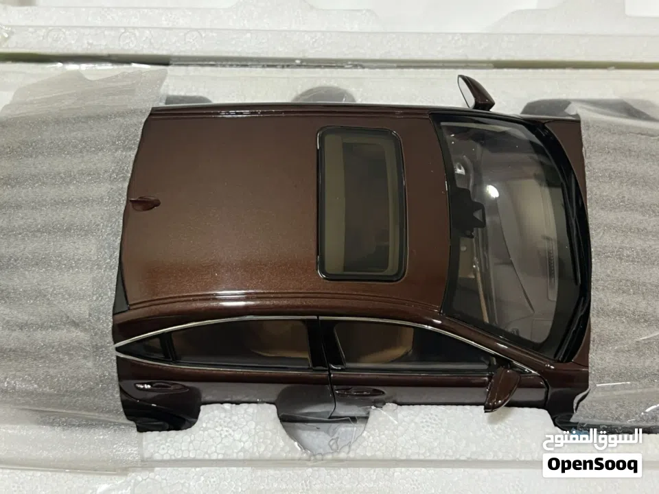 للبيع مجسم لكسز es 1/18