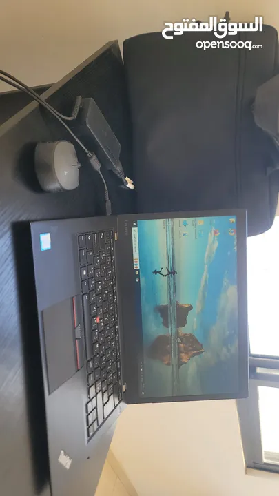 جهاز لاب توب LENOVO بحالة الوكاله مع شاحن وحقيبه وماوس ولوحة مفاتيح اضافيه .
