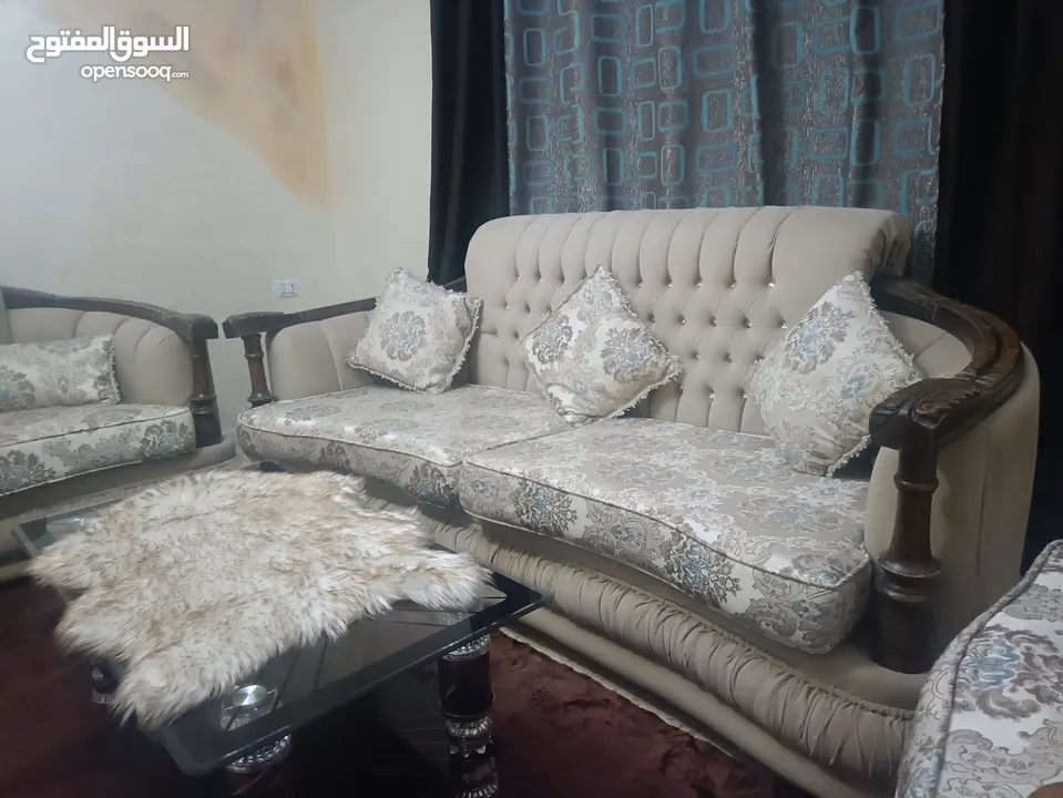 أثاث غرفة جلوس 7مقاعد200دينار شبه جديد الله يبارك لصاحب انصيب
