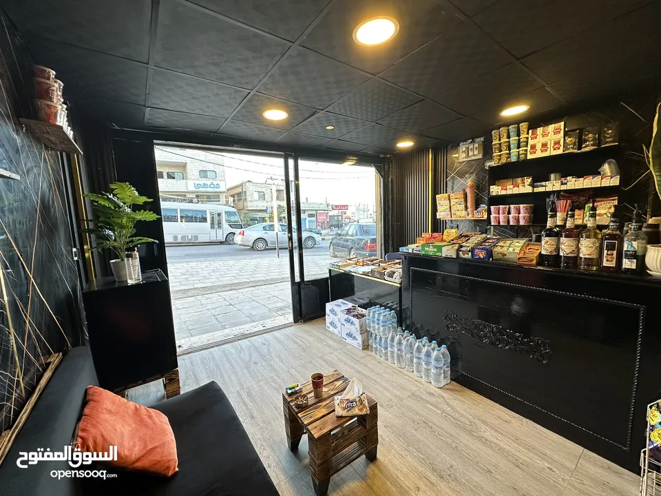قهوه للبيع (مرخصة قهوه + محل بلايستيشن) جاهزه من جميع الاشياء