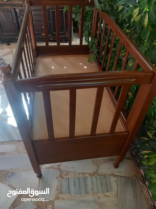 تخت اطفال بحالة الوكالة + كوت اطفال عرباية اطفال