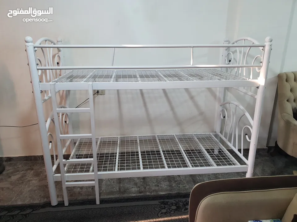 سرير حديد طابقين بحالة الوكالة