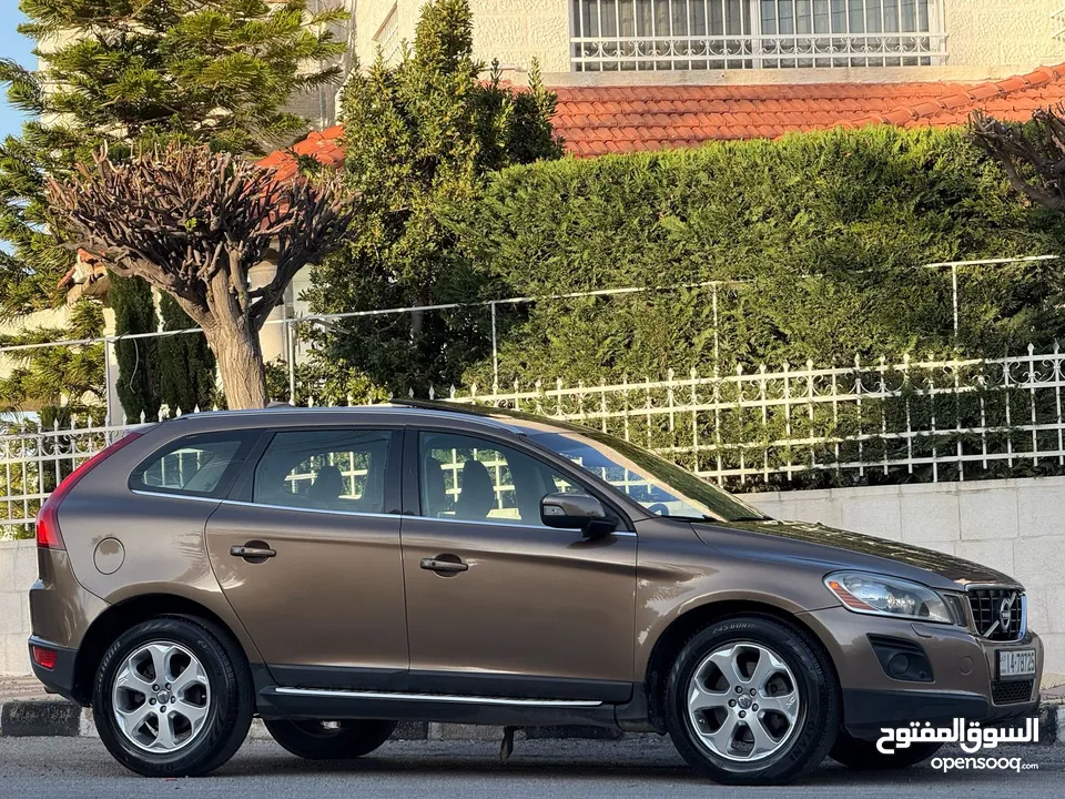 ڤولڤو XC60 موديل 2010 لون بني فل أوبشن اعلى صنف  فحص كامل بحالة